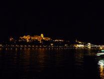 Budaburg und Kettenbruecke bei Nacht02
