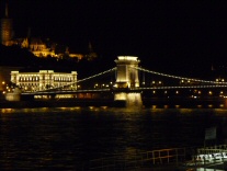 Kettenbruecke bei Nacht02